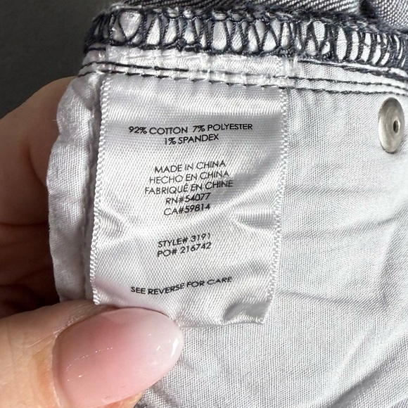 Cabi Women’s Slim Boyfriend Mid-Rise Gray Jeans size 4 Style#3191 - Picture 3 of 13